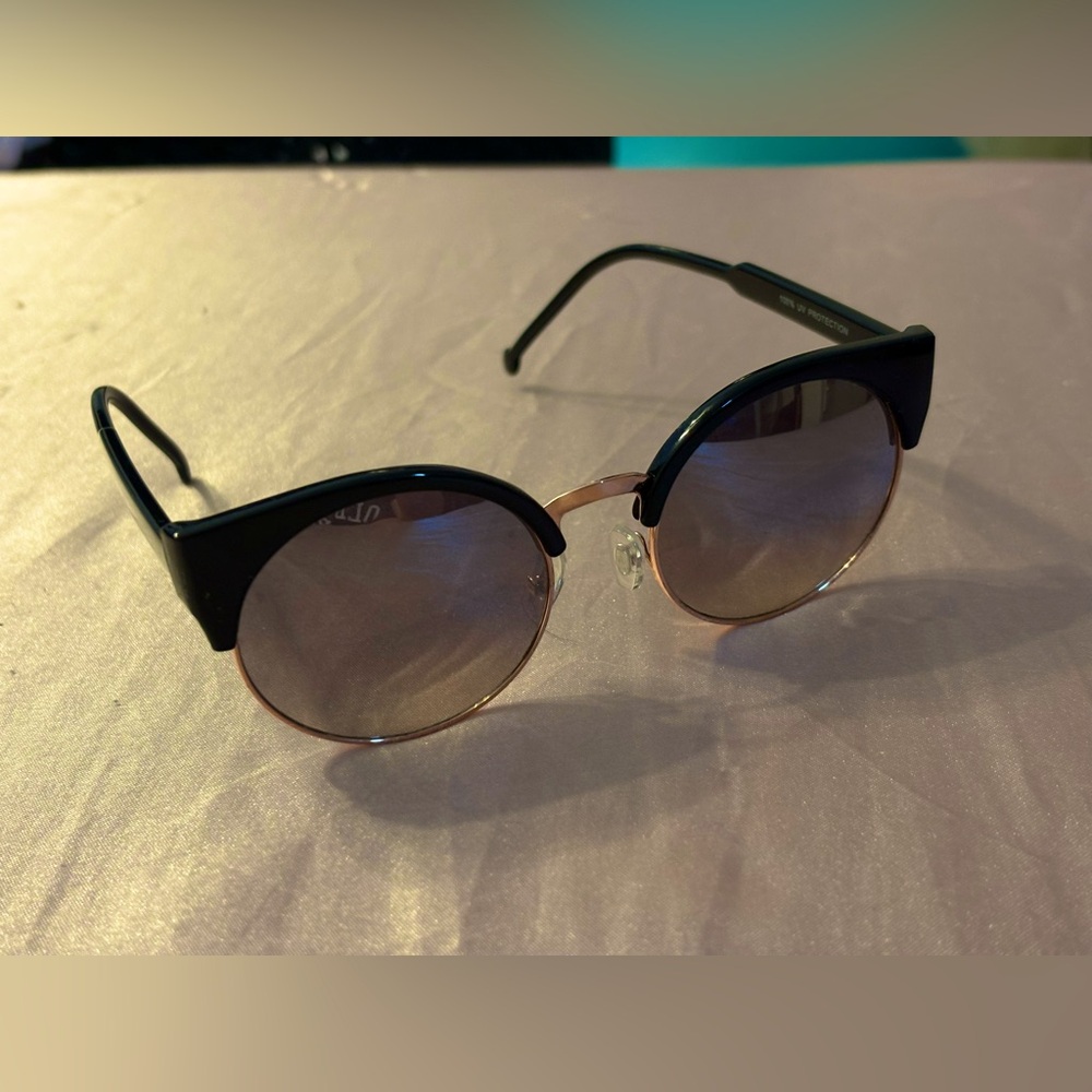 Cat eye sunglasses